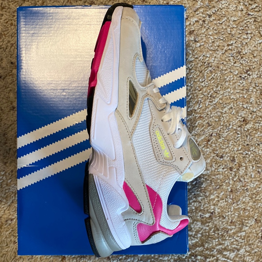 Women’s size 8 Adidas Sneakers, brand new, never worn.